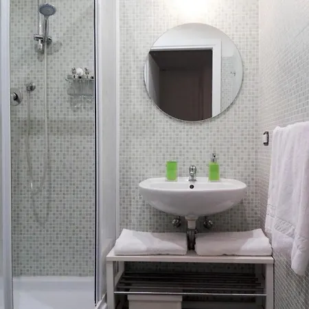 Domus Crescenzio - *
